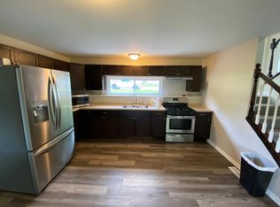 7 Crestwood Ct, Montgomery, IL 60538