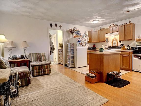 5th image of 211 Skyway Dr