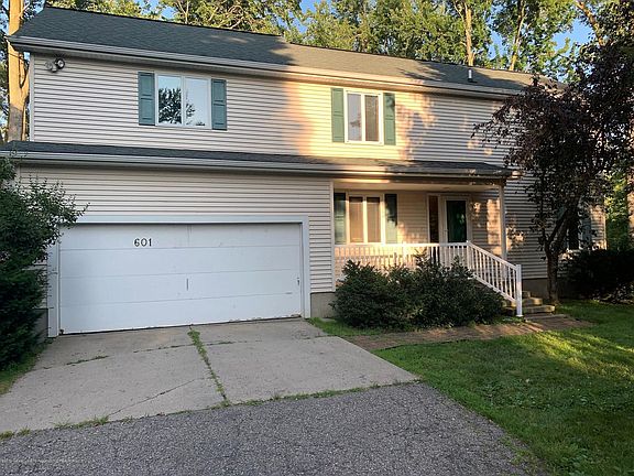 2nd image of 601 Maine Ct