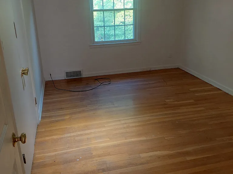 11719 Wyandotte St — Photo 6