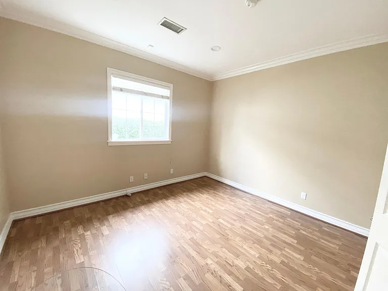 5960 Topeka Dr — Photo 11