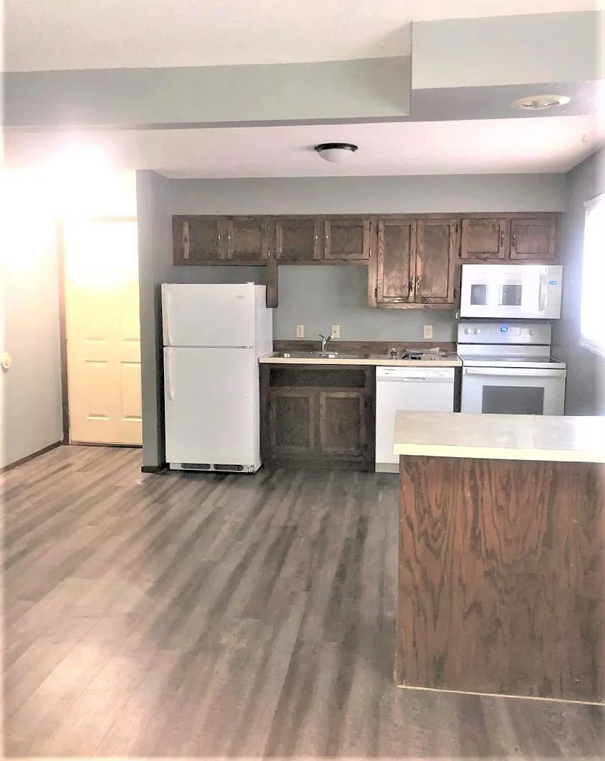 Cliff Apartments — Photo 4
