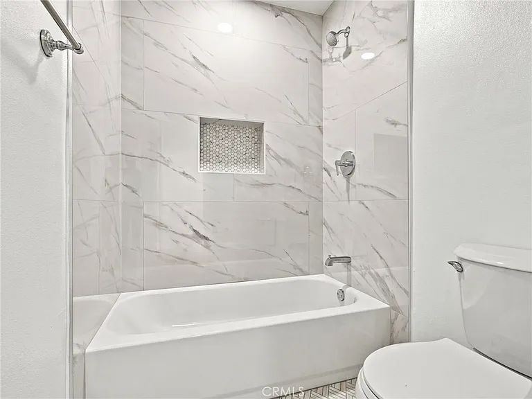225 Armstrong Dr — Photo 29
