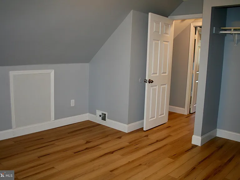 124 Stratford Ave — Photo 21