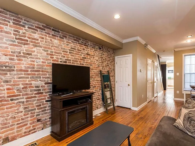 829 S Montford Ave — Photo 3