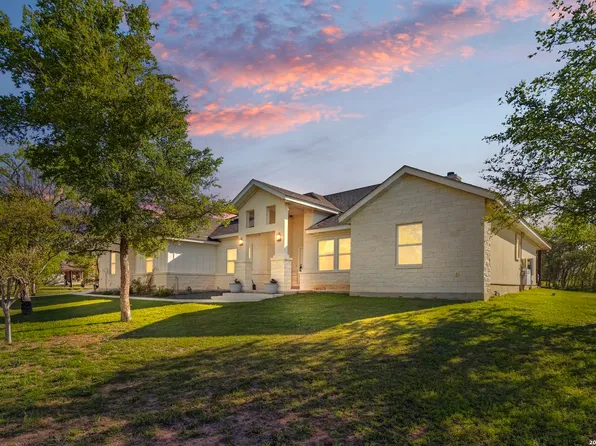 1401 Hartfield Rd, Seguin, TX 78155