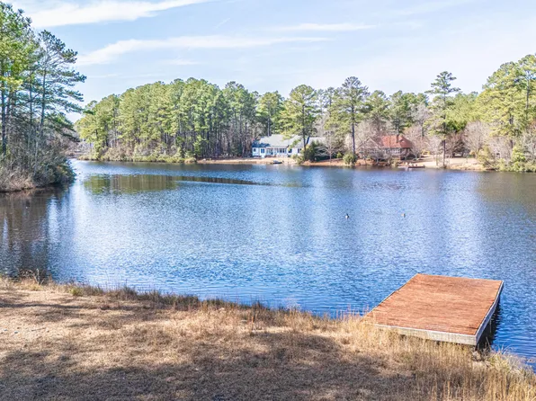 305 Lakewood Drive, Aberdeen, NC 28315