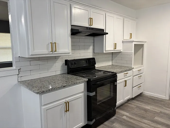5924 N College St — Photo 8