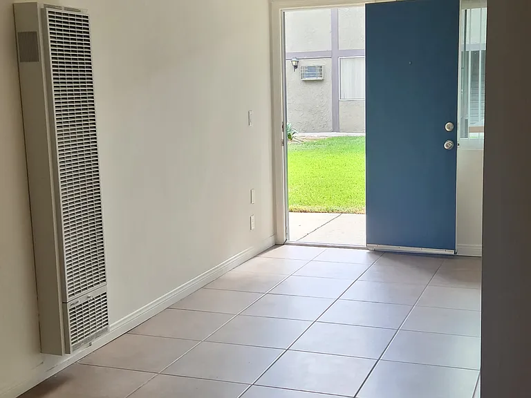 Sherman Pines Apartments — Photo 10