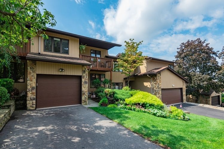 2nd image of 8 Wedgewood Dr