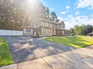 3 Emerald Dr, Morganville, NJ 07751