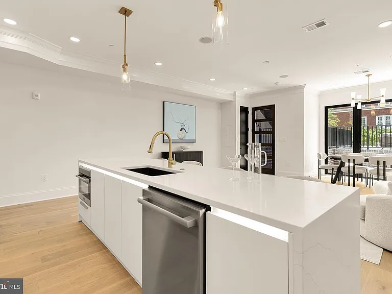 733 Euclid St NW #101 — Photo 21