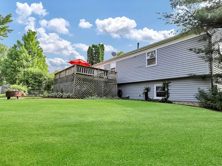 511 N Braintree Dr — Photo 32