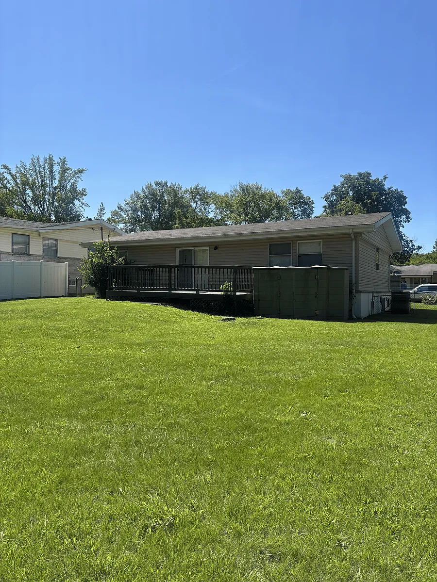Building Photo - 2511 Linnell Dr