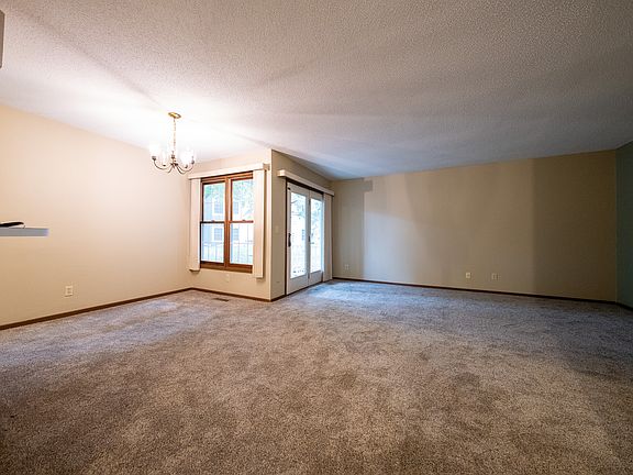 3rd image of 7451 W 110th St