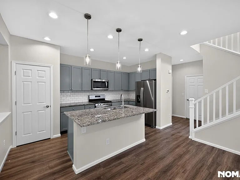 4740 Jasper St — Photo 2