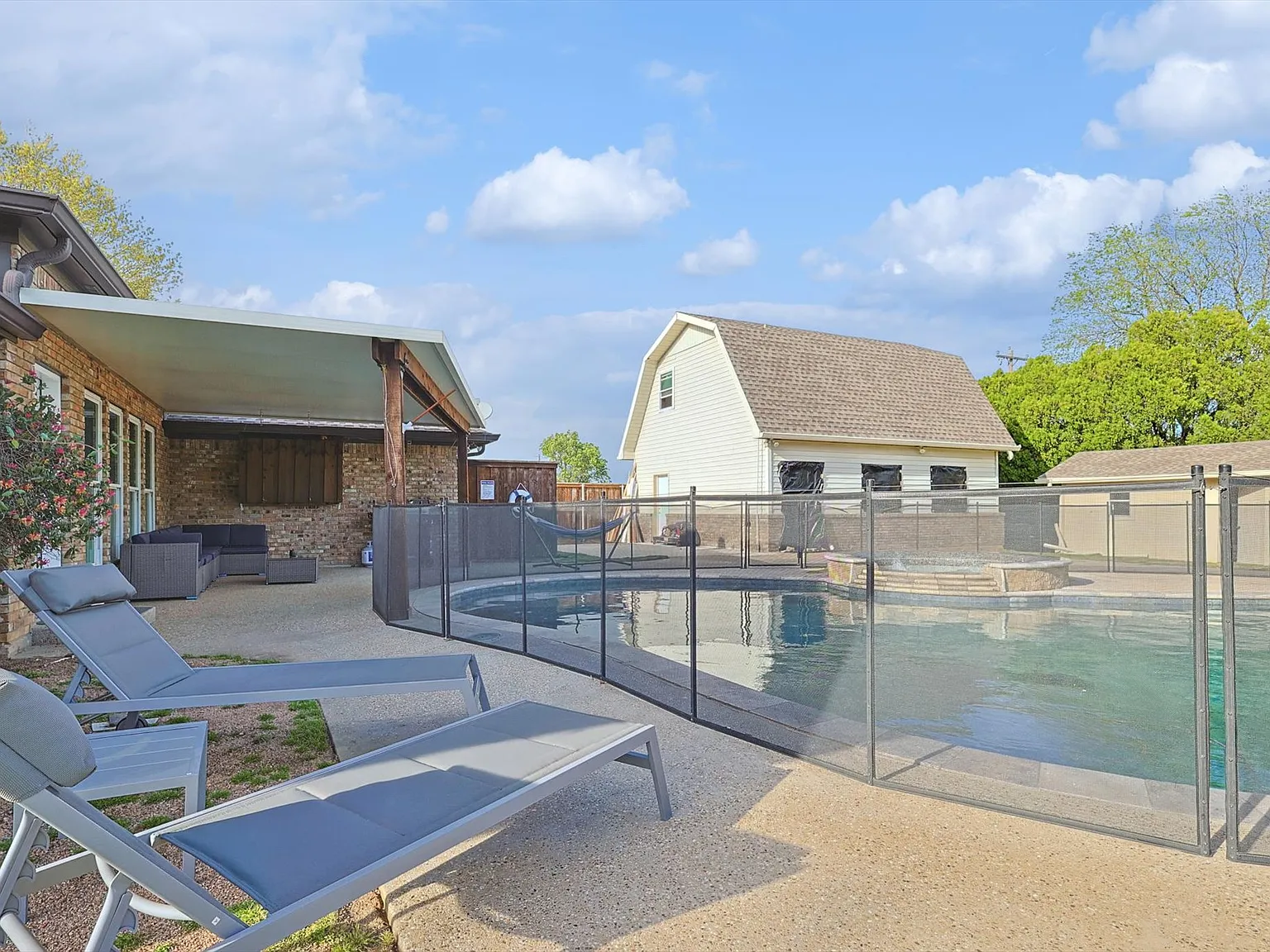4 bed, 2049 sqft, $3,500 — Photo 3