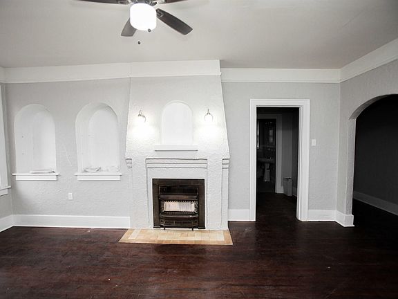 4th image of 3405 W Markham St #F