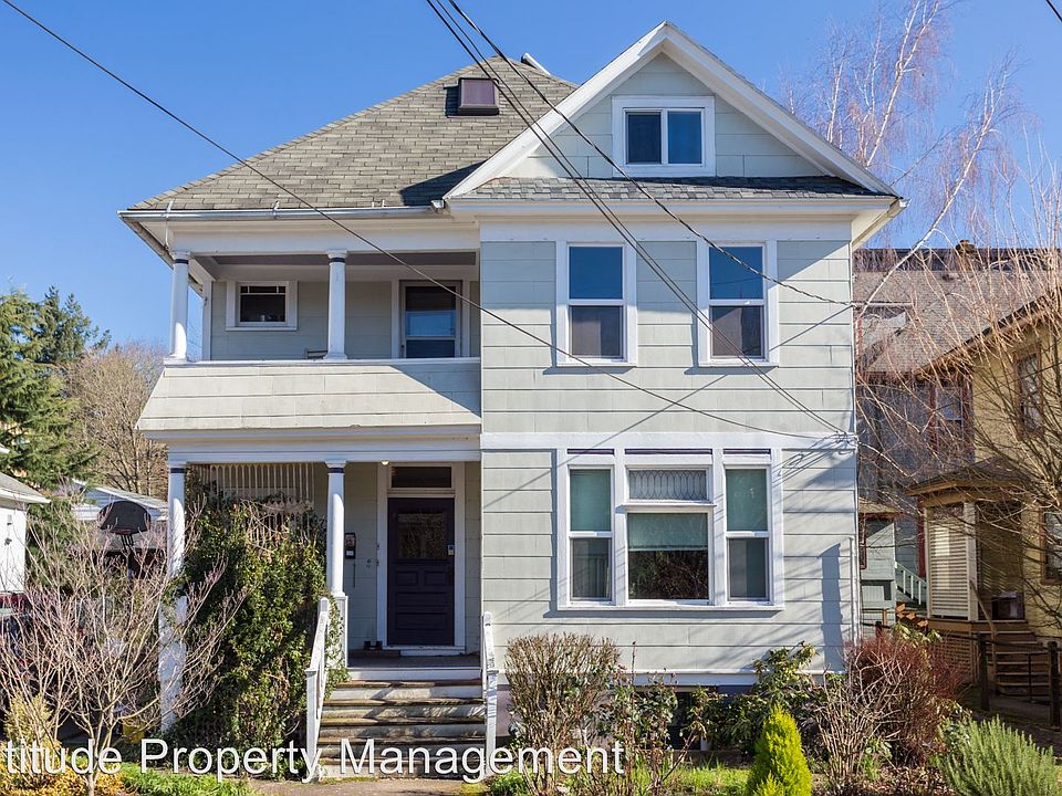 2nd image of 720 SE 19th Ave APT 3