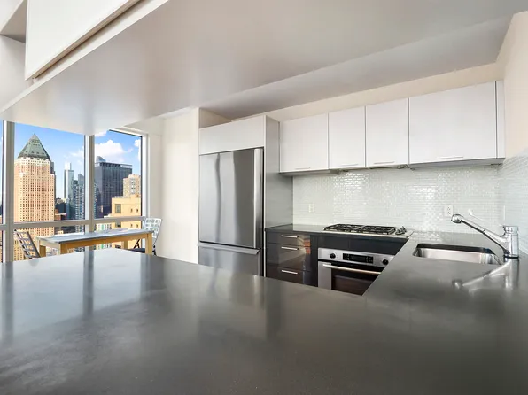 350 West 42nd Street image 4 of 10