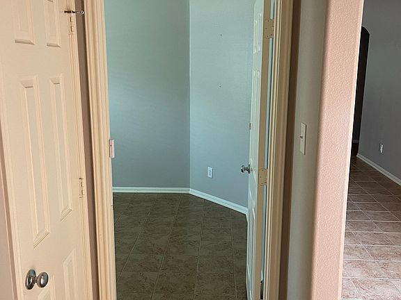 5th image of 2541 Pelican Dr