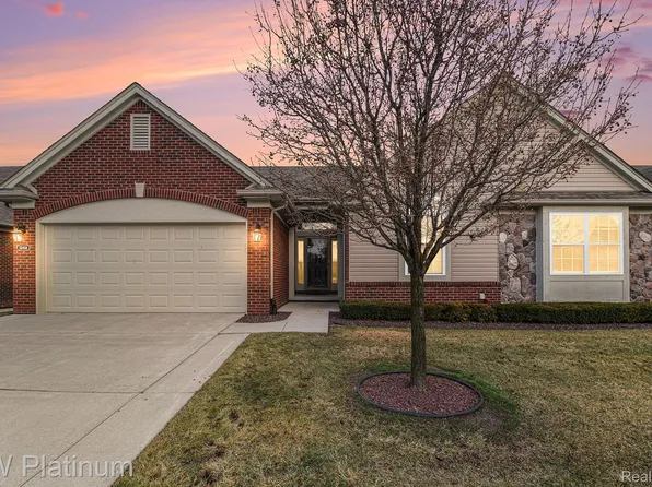 52458 Westfield Dr, Macomb, MI 48042