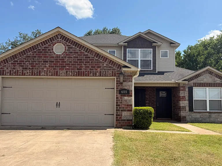 608 Ridge Point Dr — Photo 1