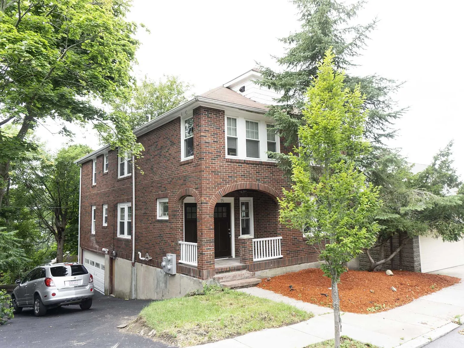 4 bed, 1.5 bath, $5,200 — Photo 2