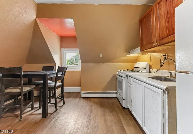 27 Willow Ave — Photo 6
