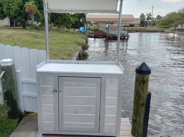 1721 Bikini Ct, Cape Coral, FL 33904