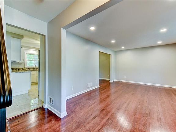 3rd image of 112 Greenbrook Rd