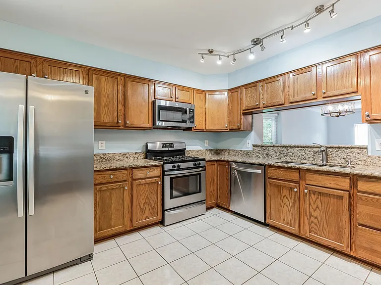 5201 Dunstable Ln — Photo 5