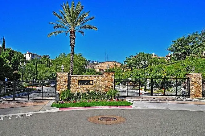 3 bed, 2.5 bath, 1425 sqft, $4,500 — Photo 2