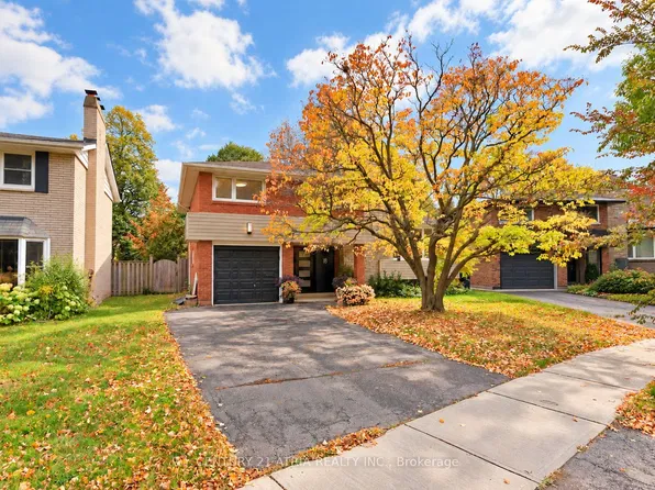 18 Castledene Cres, Toronto, ON M1T 1S1