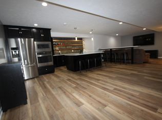 19720 Woolworth Ave, Omaha, NE 68130