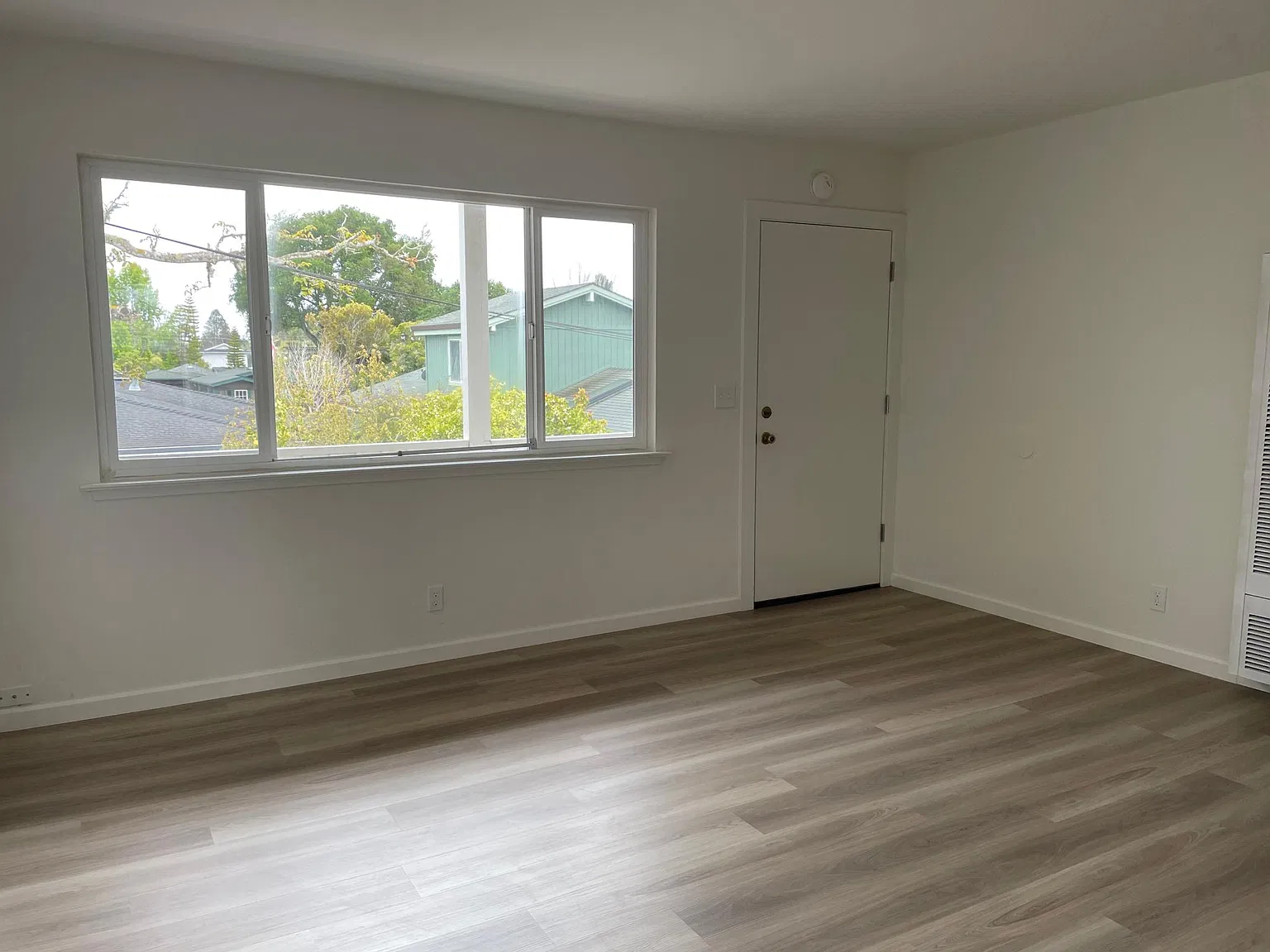 2 bed, 723 sqft, $2,950 — Photo 2