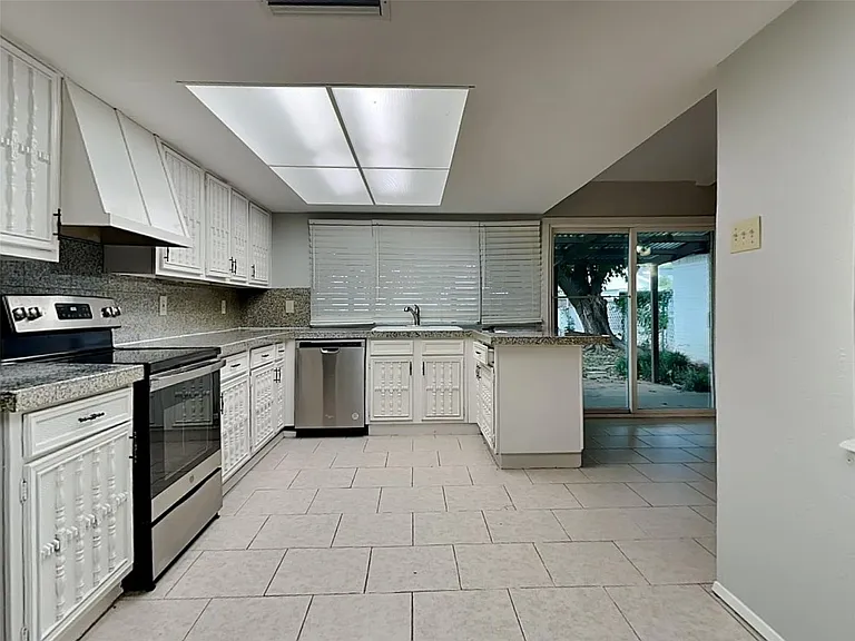 3326 Janwood Ln — Photo 8