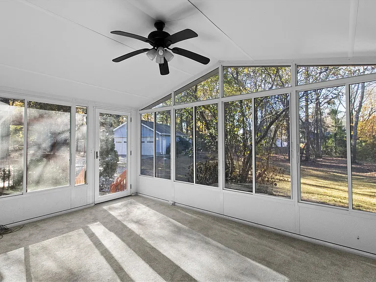 42 Halton Ct — Photo 8