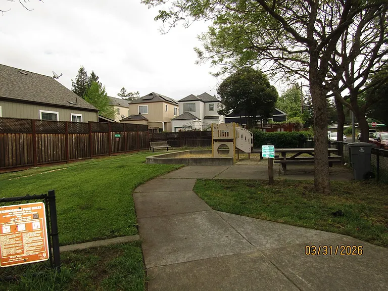 1470 Tammy Way — Photo 20