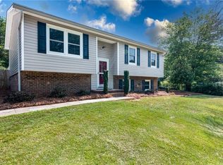 6505 Benson Ln, Pfafftown, NC 27040