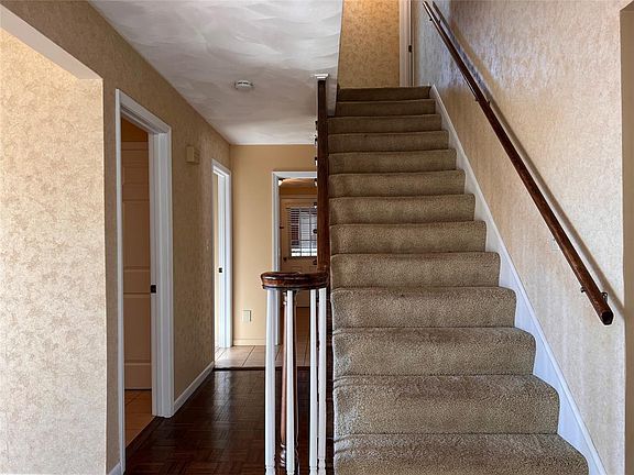 5th image of 4 Midway Ct