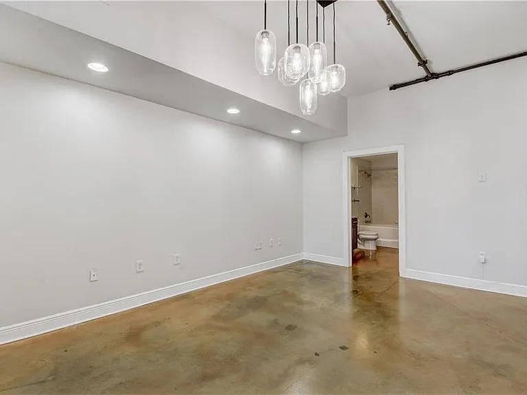 1601 E Cesar Chavez St #102 — Photo 10