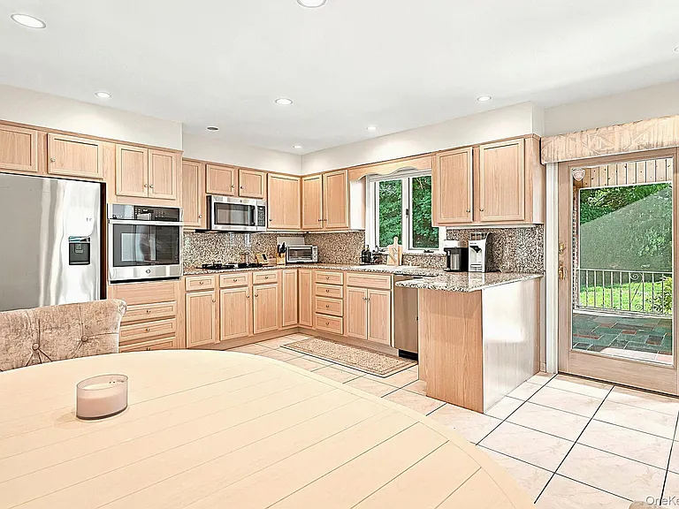 316 Gainsborg Ave #2 — Photo 9