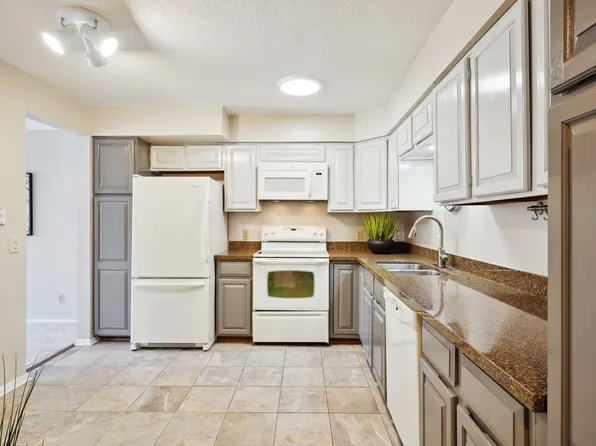 7220 York Ave S APT 310, Edina, MN 55435