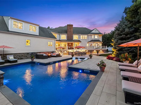 2 N Harbor Down, Miller Place, NY 11764