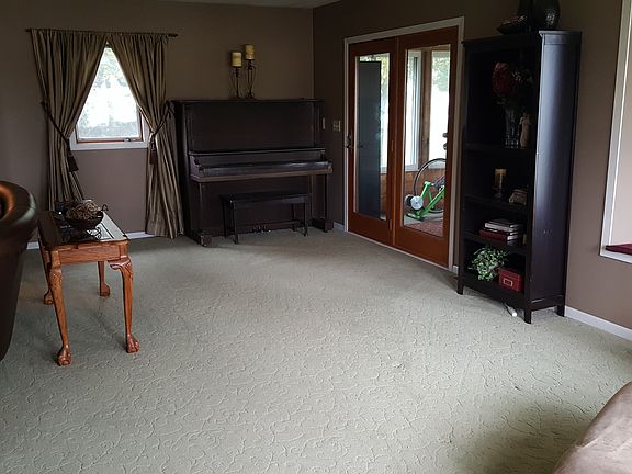 Back 1/2 of living area