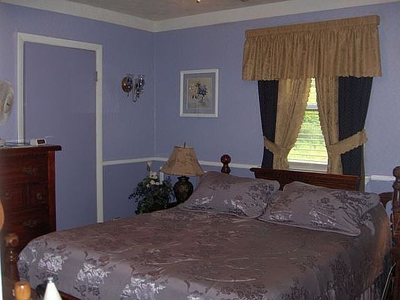 master bed with 1/2 bath 