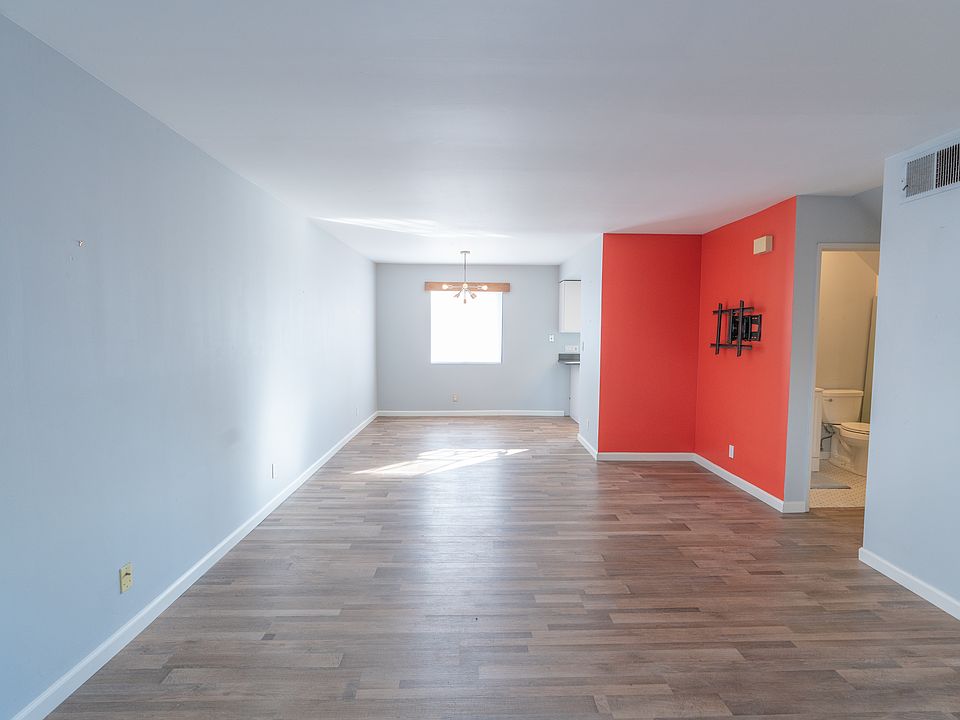 Main floor: Living room, dining area, kitchen, bathroom