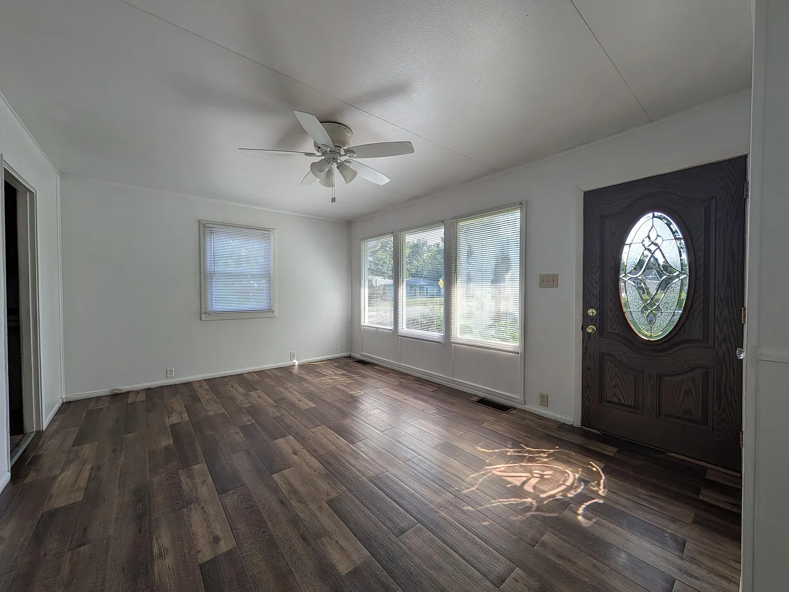 5 bed, $4,250 — Photo 2