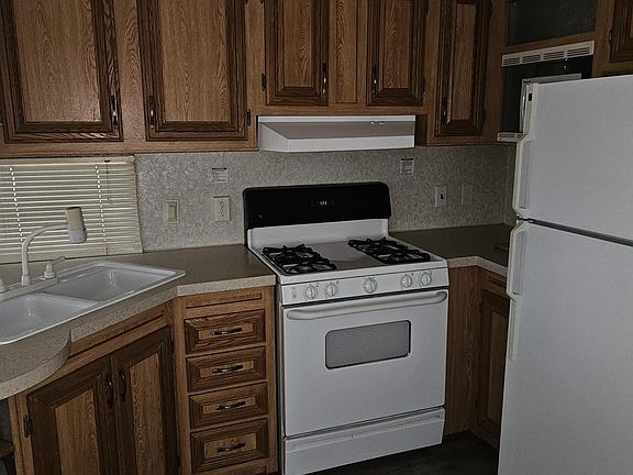 2nd image of 325 Calusa St #413